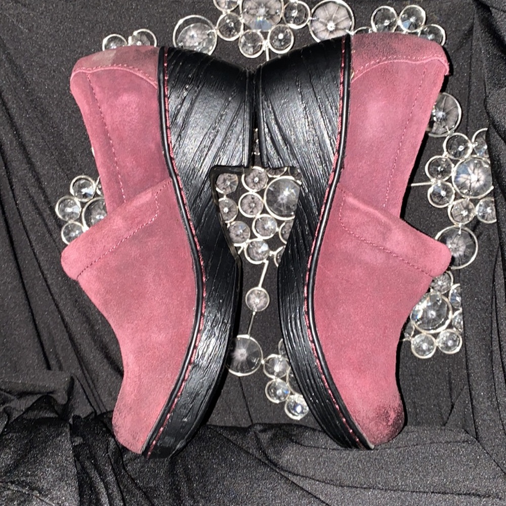 ❄️B.O.C. Burgundy Clogs!❄️ - Picture 4 of 9